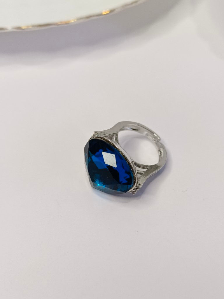 ROYAL BLUE DIAMOND NOA RING