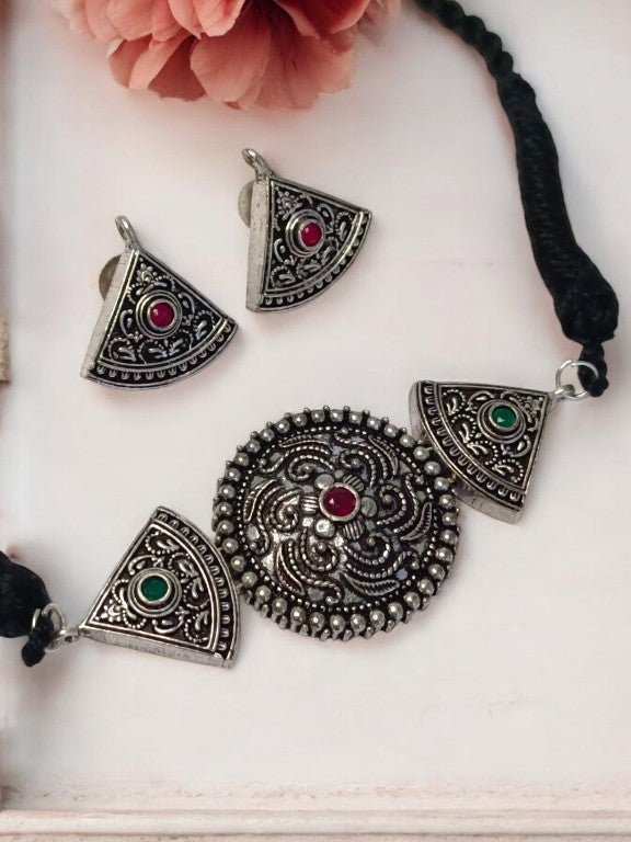 RUBY AND GREEN KARALI GERMAN SILVER JEWELLERY SET