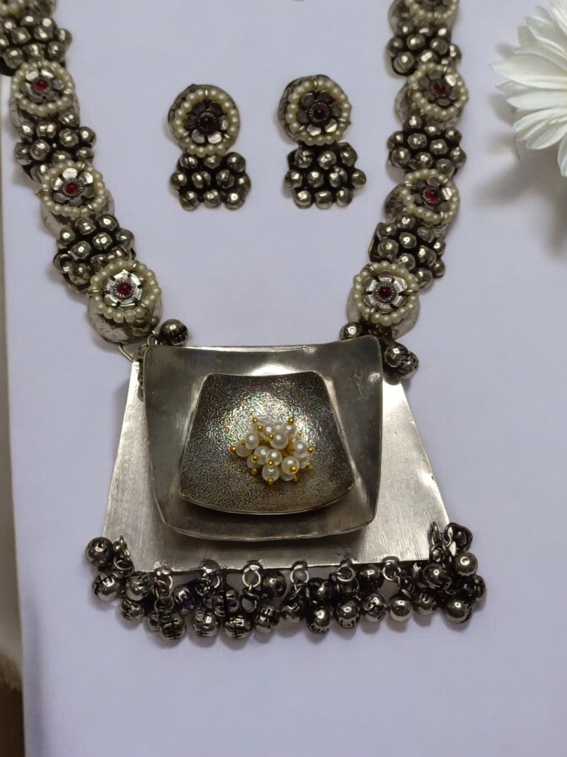 MANHSHVI GERMAN SILVER JEWELLERY SET