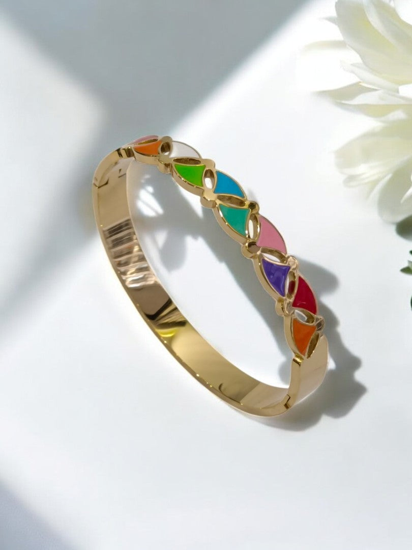 MULTI TRIANGLE AARIVANA BRACELET