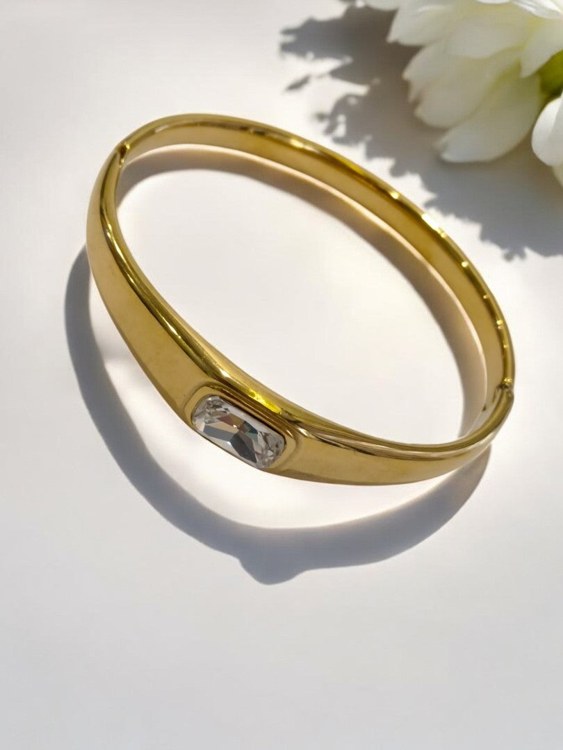 WHITE RECTANGULAR DIAMOND REED BRACELET