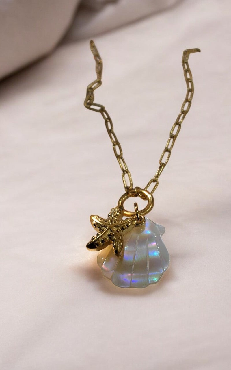 GOLDEN CHAIN WITH CHARMS LIKE STAR FISH AND SEA SHELL