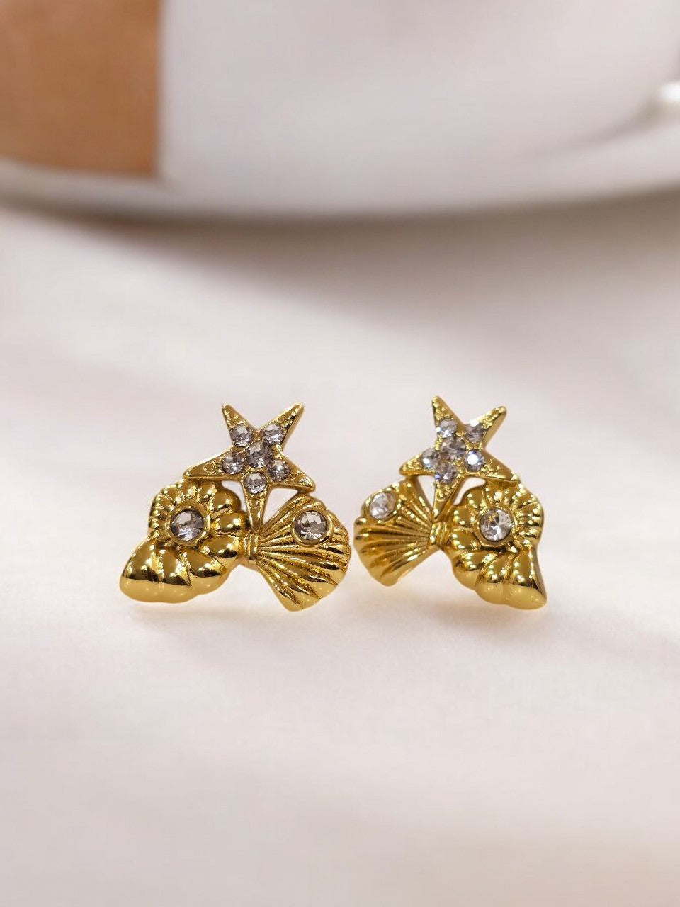 GOLD DIAMOND STAR NENEY EARRINGS