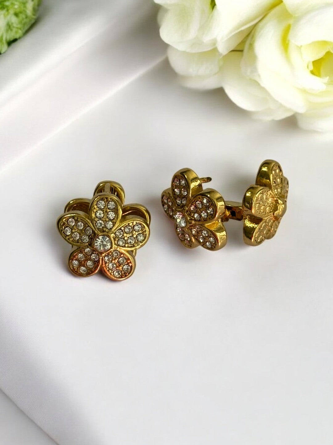 GOLDEN DIAMOND FLOWER RUDRIE EARRINGS