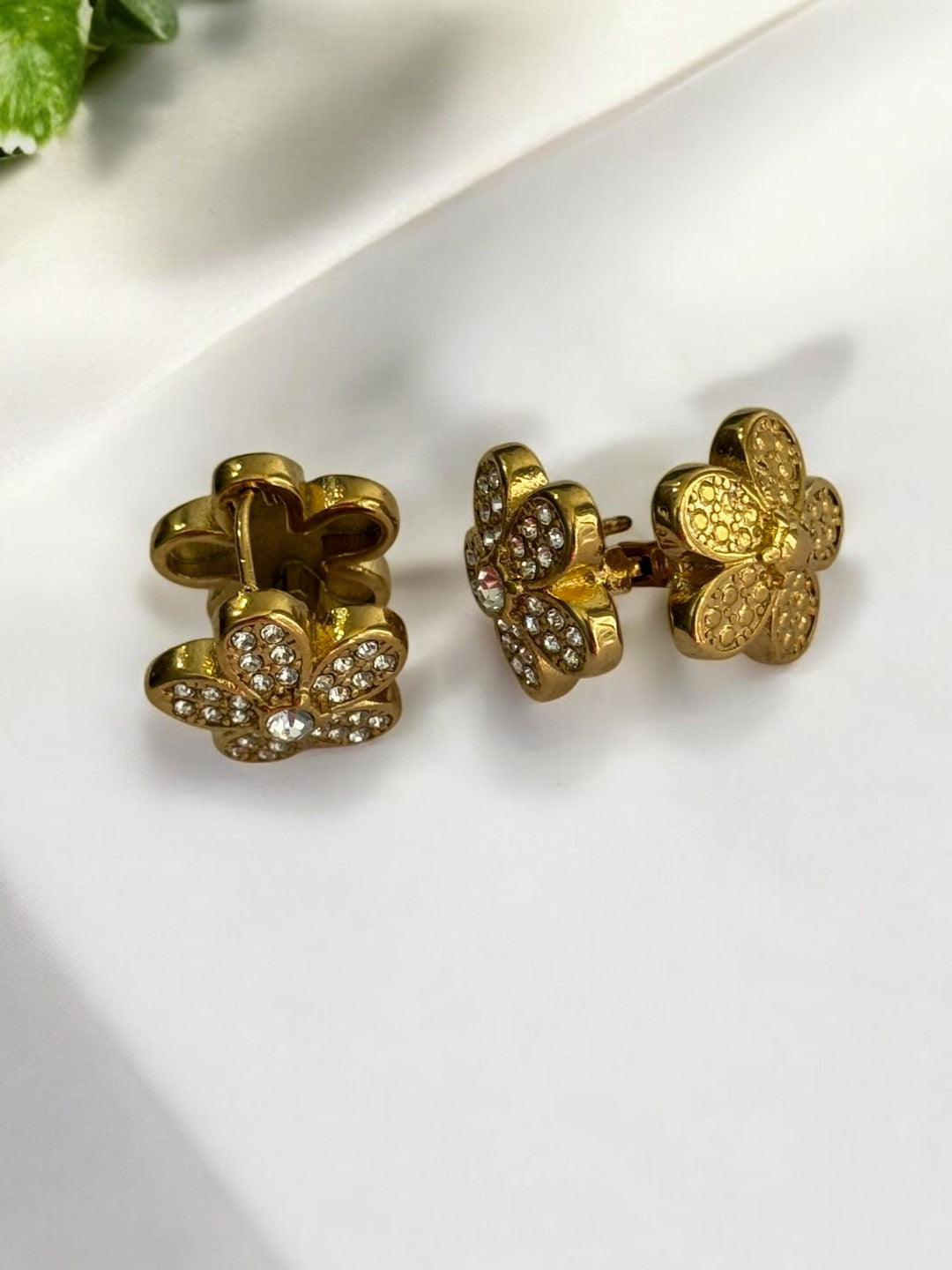 GOLDEN DIAMOND FLOWER RUDRIE EARRINGS