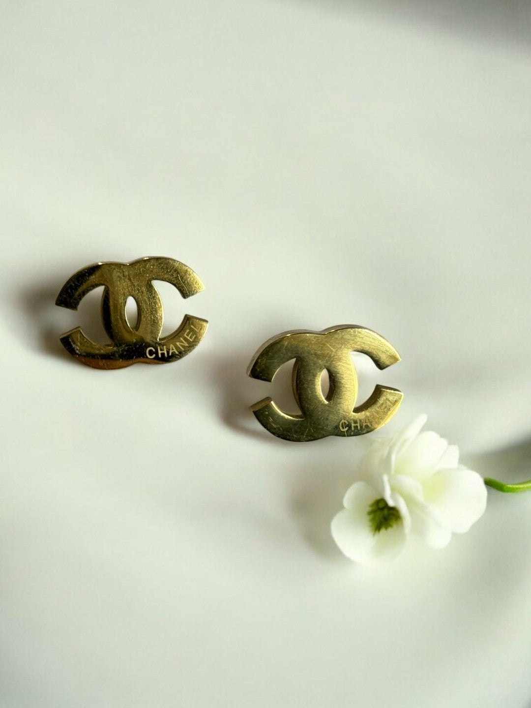 WHITE TRISTAN BRACELET AND EARRING (COMBO)