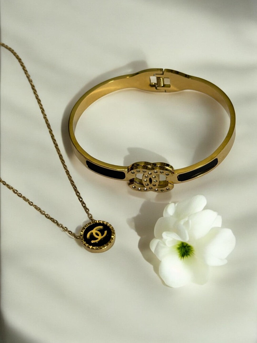 BLACK URJASVI NECKLACE AND BRACELET (COMBO)