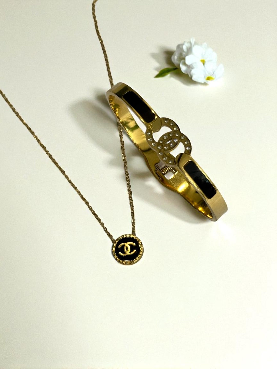 BLACK URJASVI NECKLACE AND BRACELET (COMBO)
