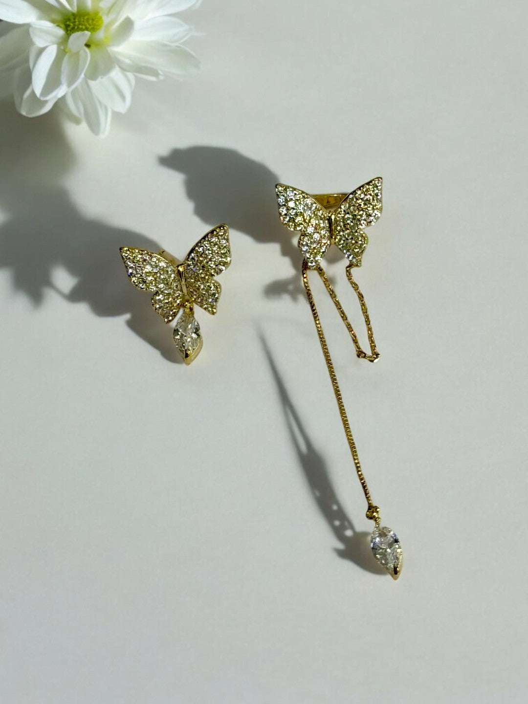 GOLDEN DIAMOND BUTTERFLY APHEAL EAR CUFF