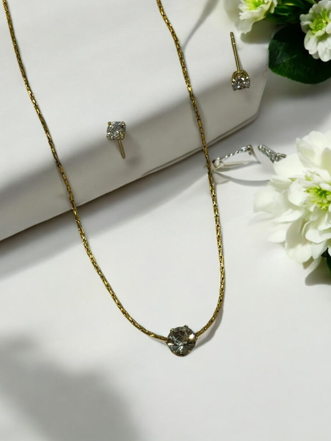 DIAMOND BETSY NECKLACE