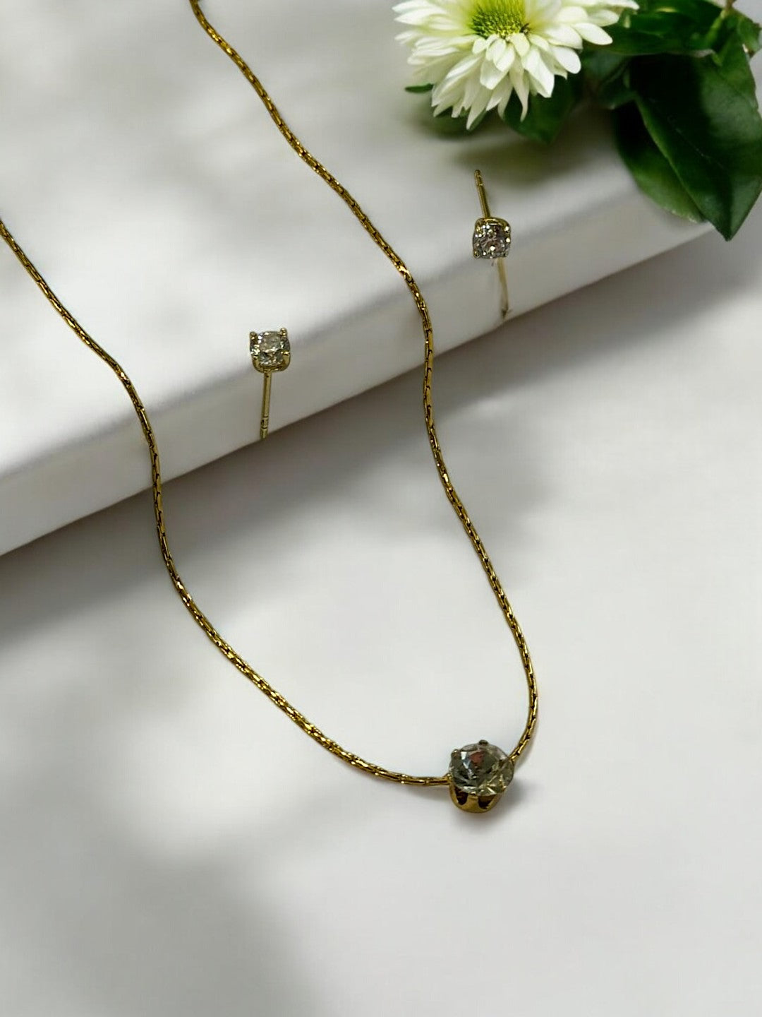 DIAMOND BETSY NECKLACE