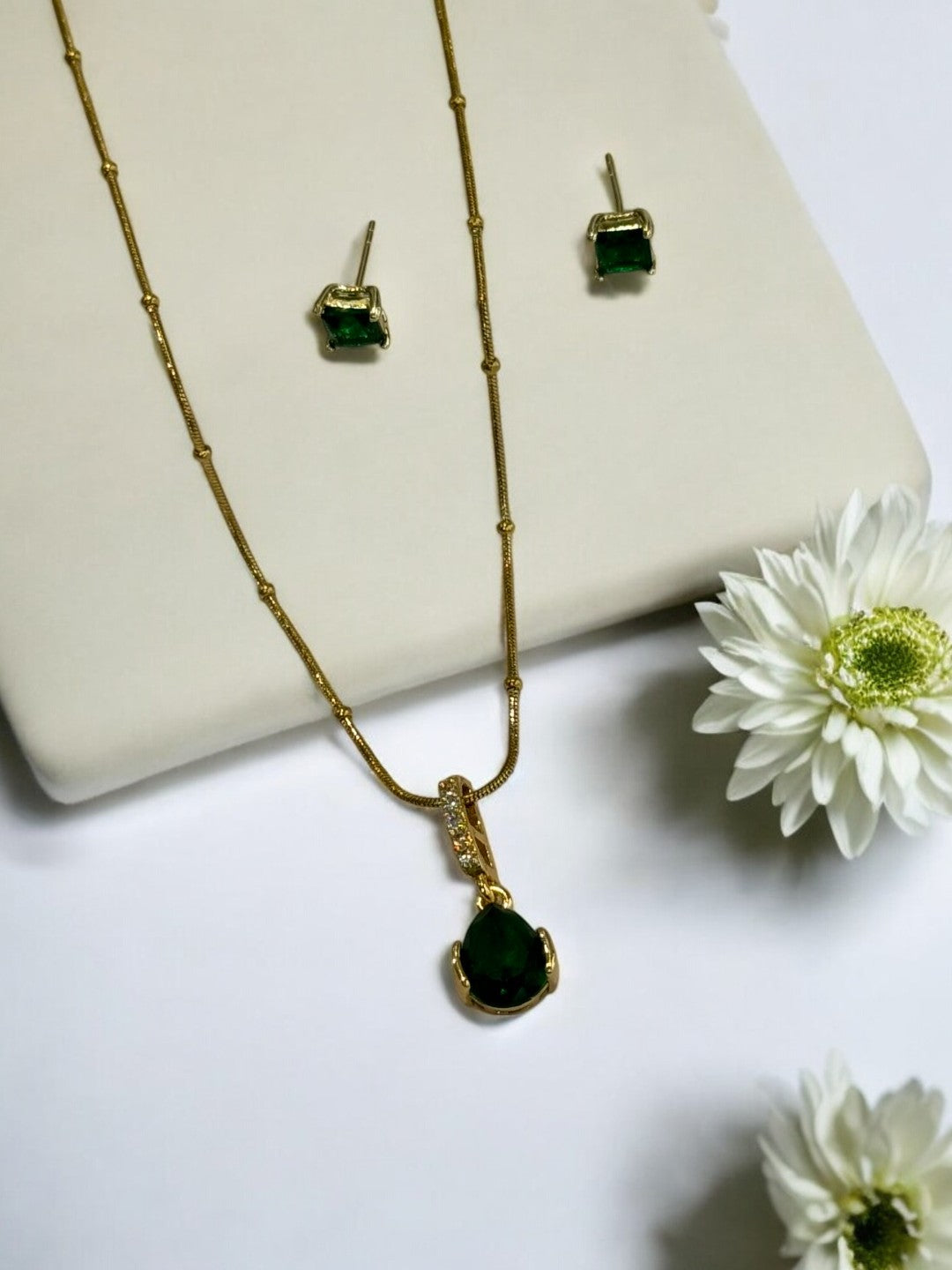 GREEN DROP STONE GENTRY NECKLACE