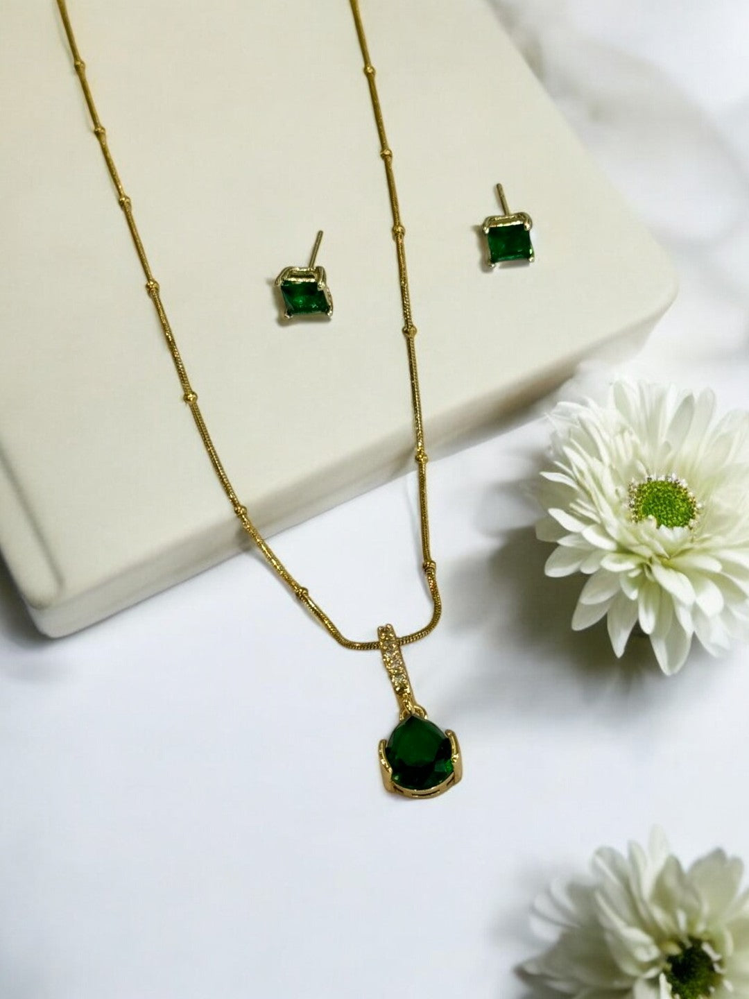 GREEN DROP STONE GENTRY NECKLACE