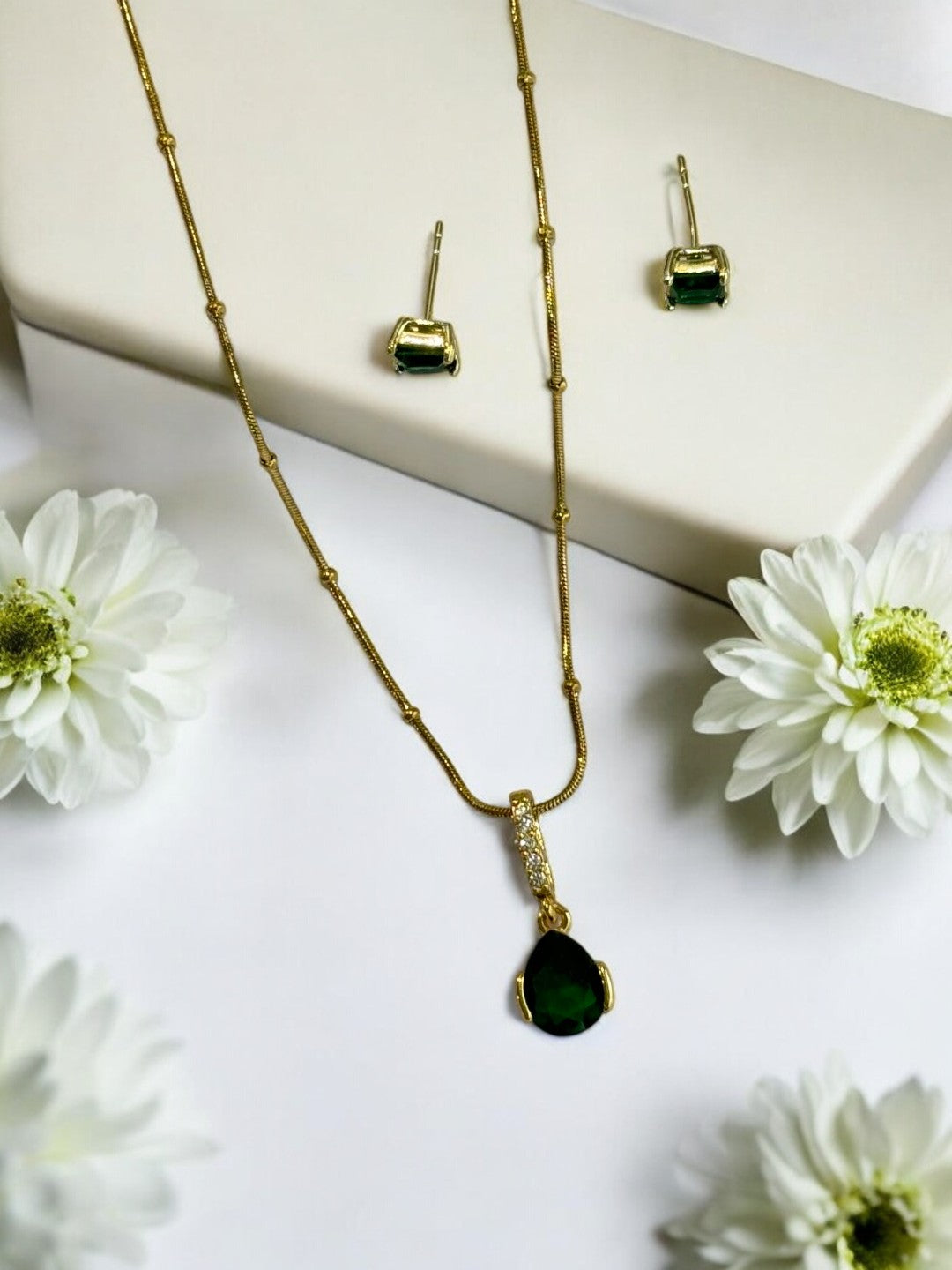GREEN DROP STONE GENTRY NECKLACE