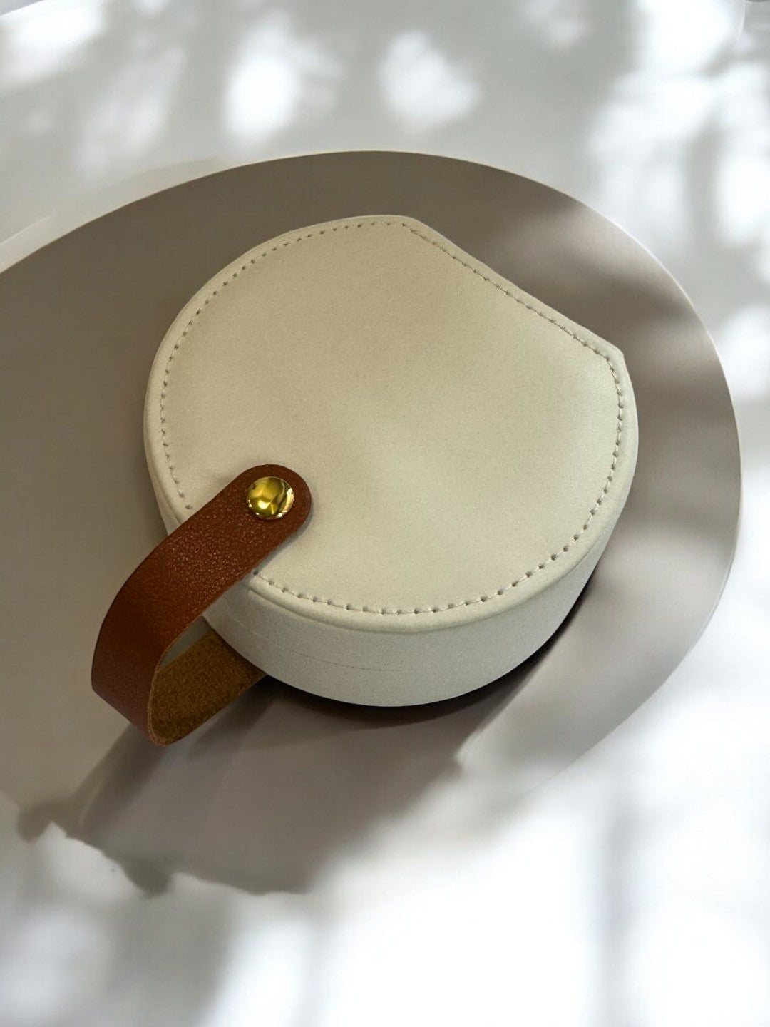 WHITE SEMICIRCULAR ORGANIZER GIFT BOX