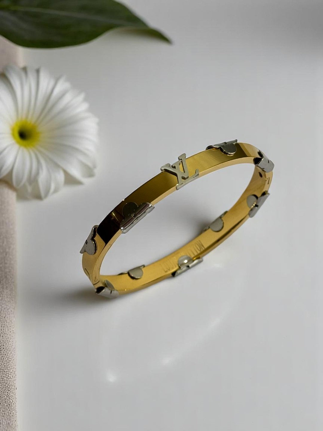 GOLDEN SILVER LV COLTON BRACELET