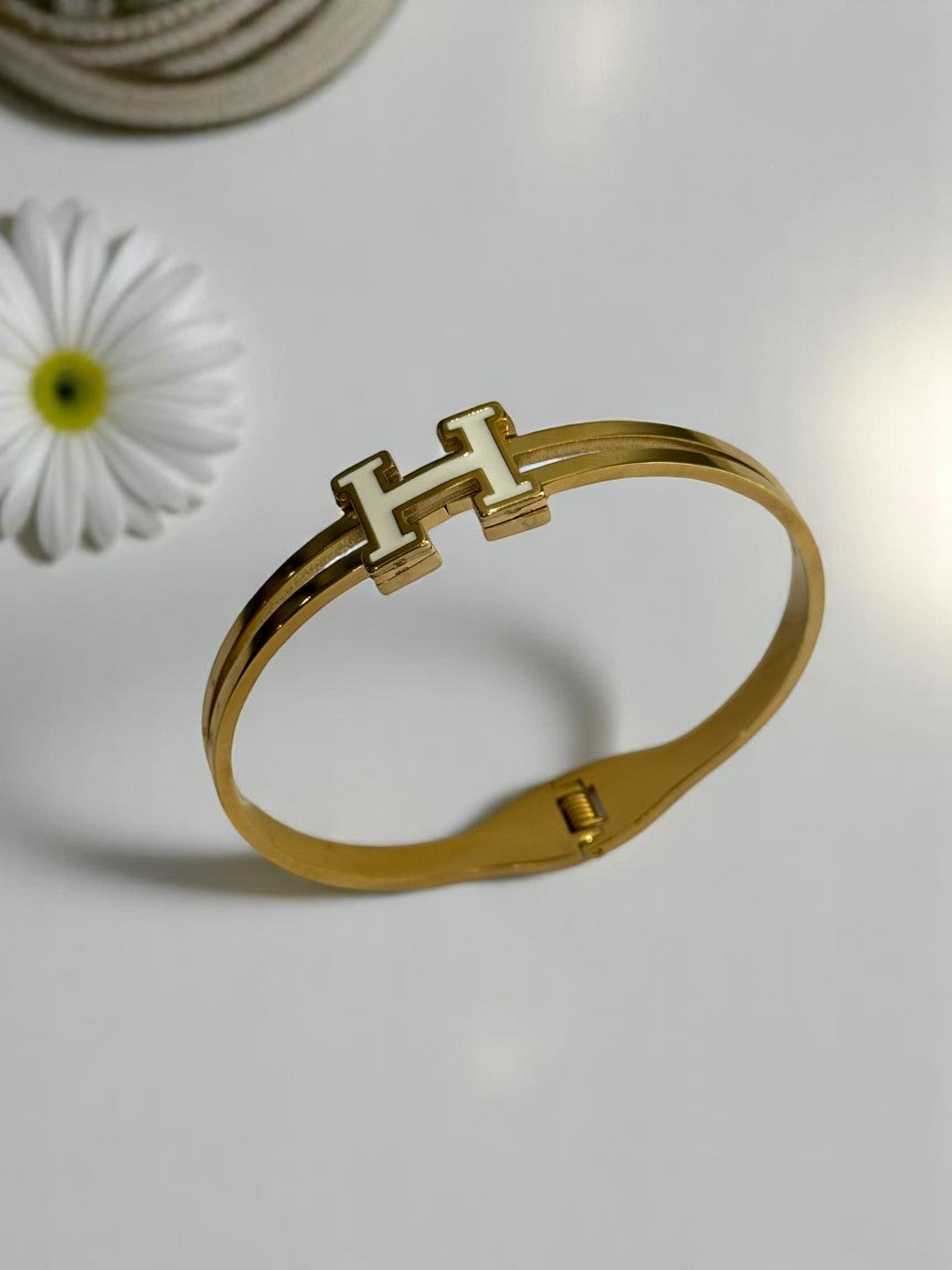 WHITE MYLES BRACELET