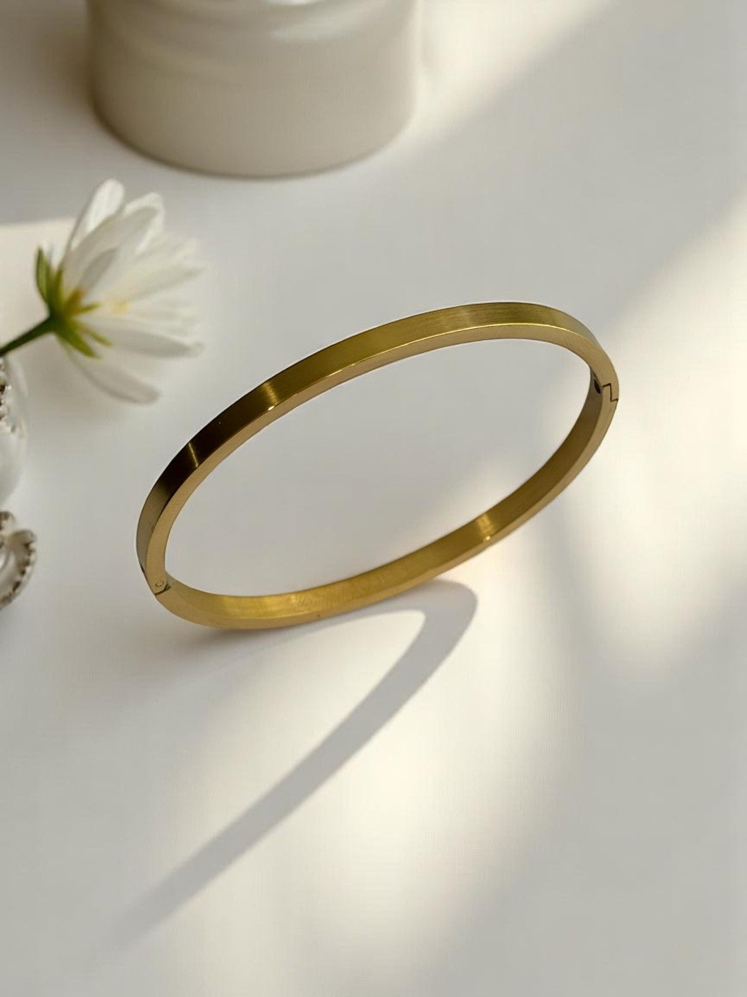GOLDEN ROUND LOGAN BRACELET