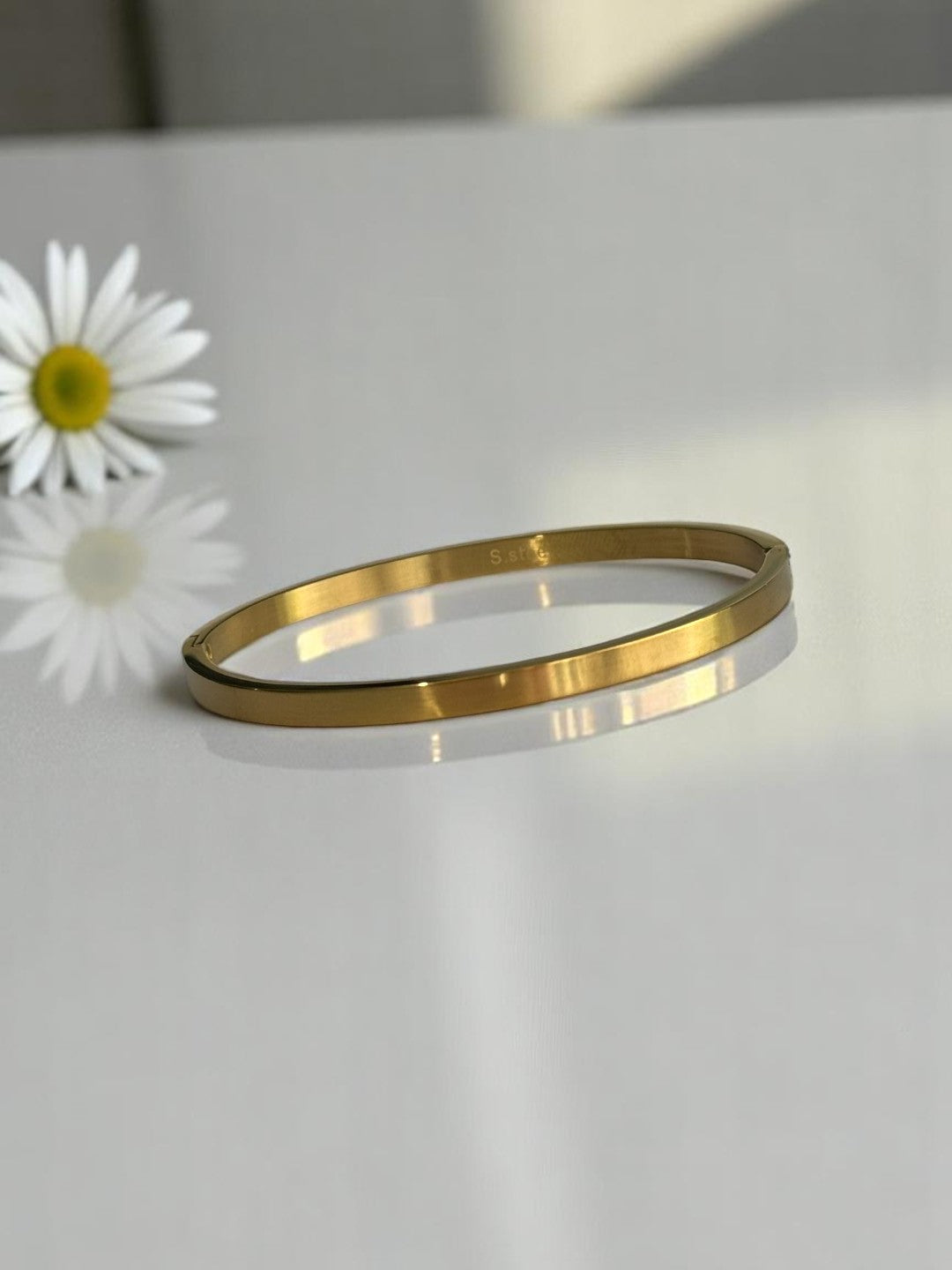 GOLDEN ROUND LOGAN BRACELET
