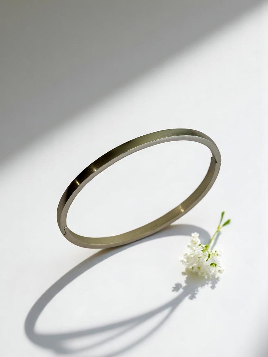 SILVER ROUND LOGAN BRACELET