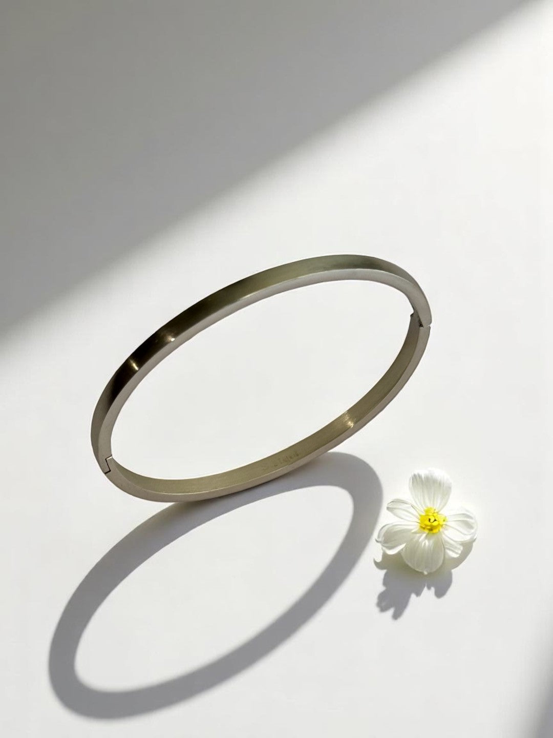 SILVER ROUND LOGAN BRACELET