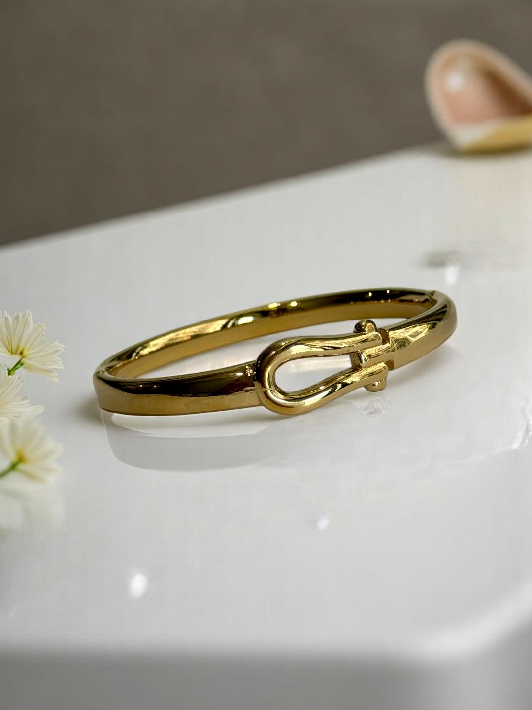 GOLDEN HORESESHOE CHOLAS BRACELET