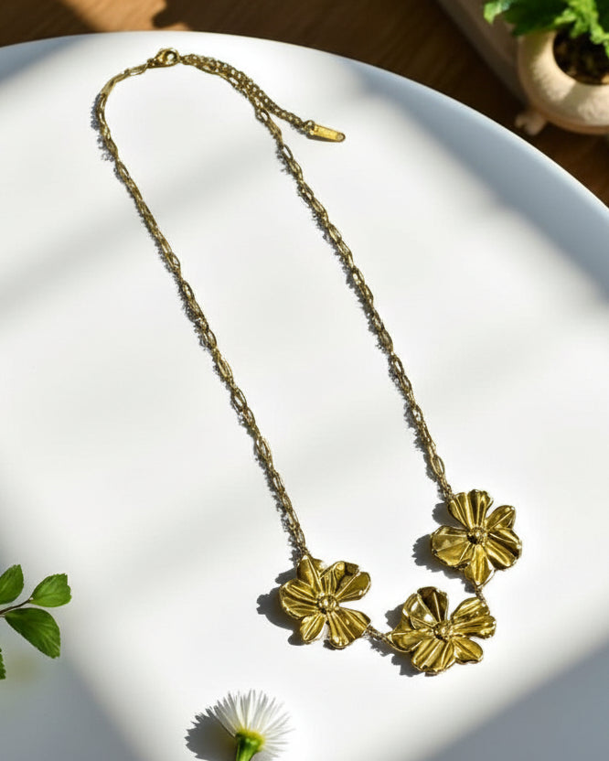 GOLDEN FLOWER ELIE NECKLACE