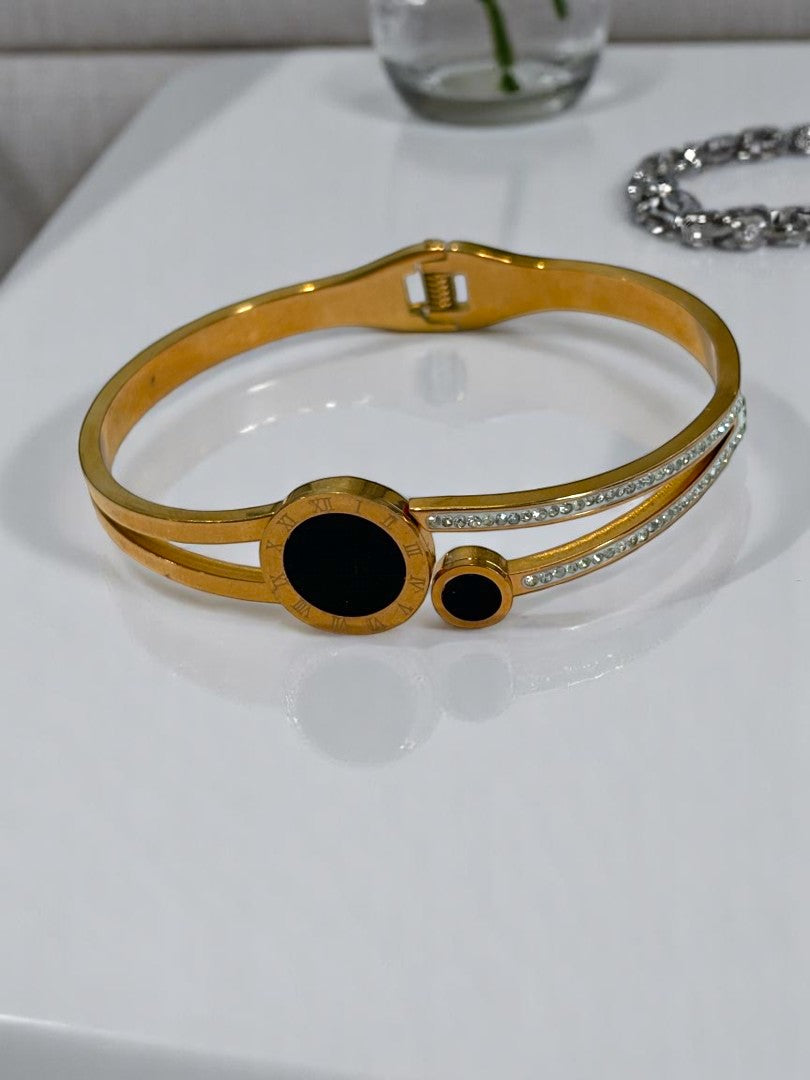 BLACK ROMAN NUMERAL MILLIE BRACELET
