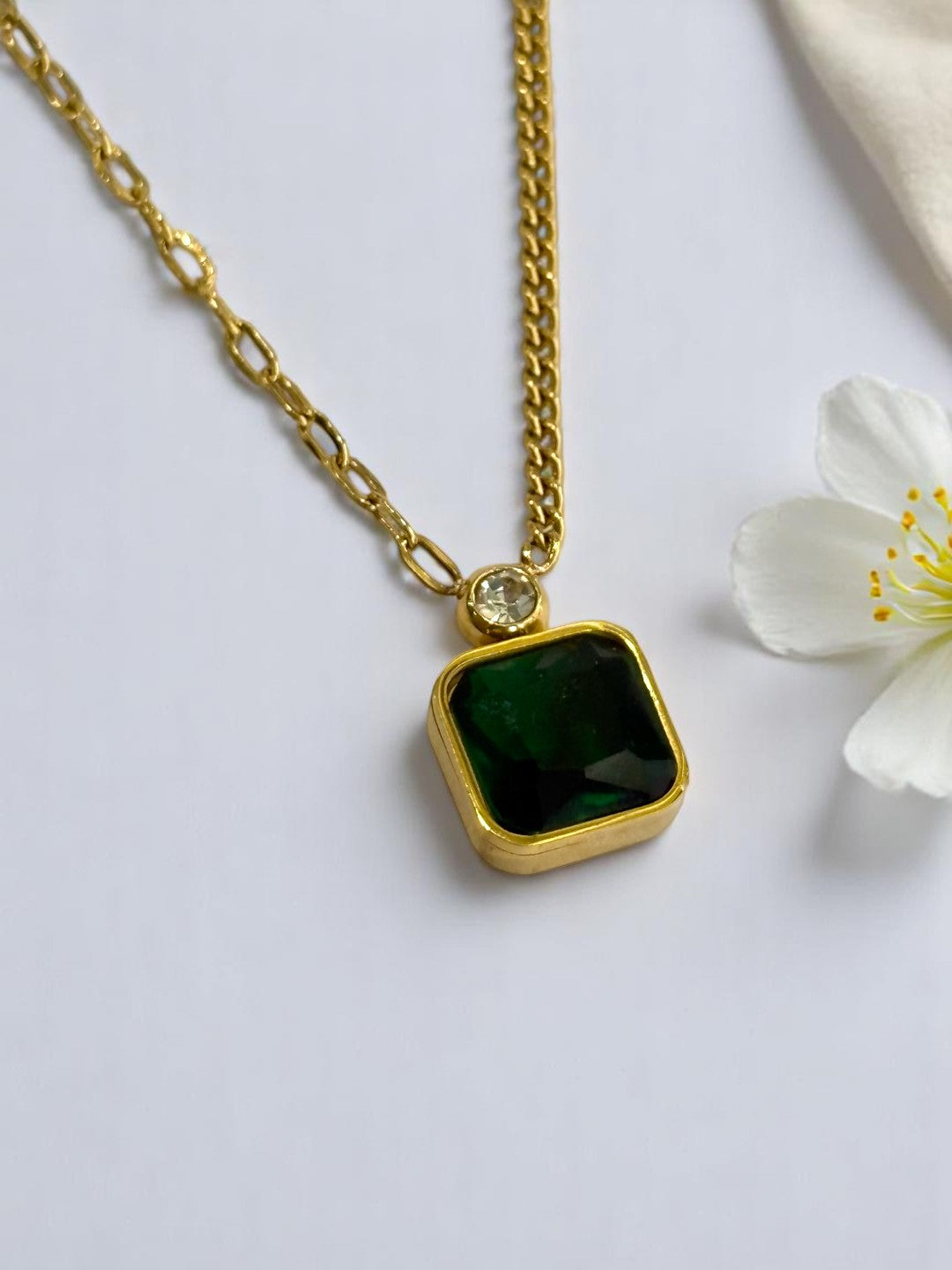 GREEN LUCAS NECKLACE AND EARRINGS (COMBO)