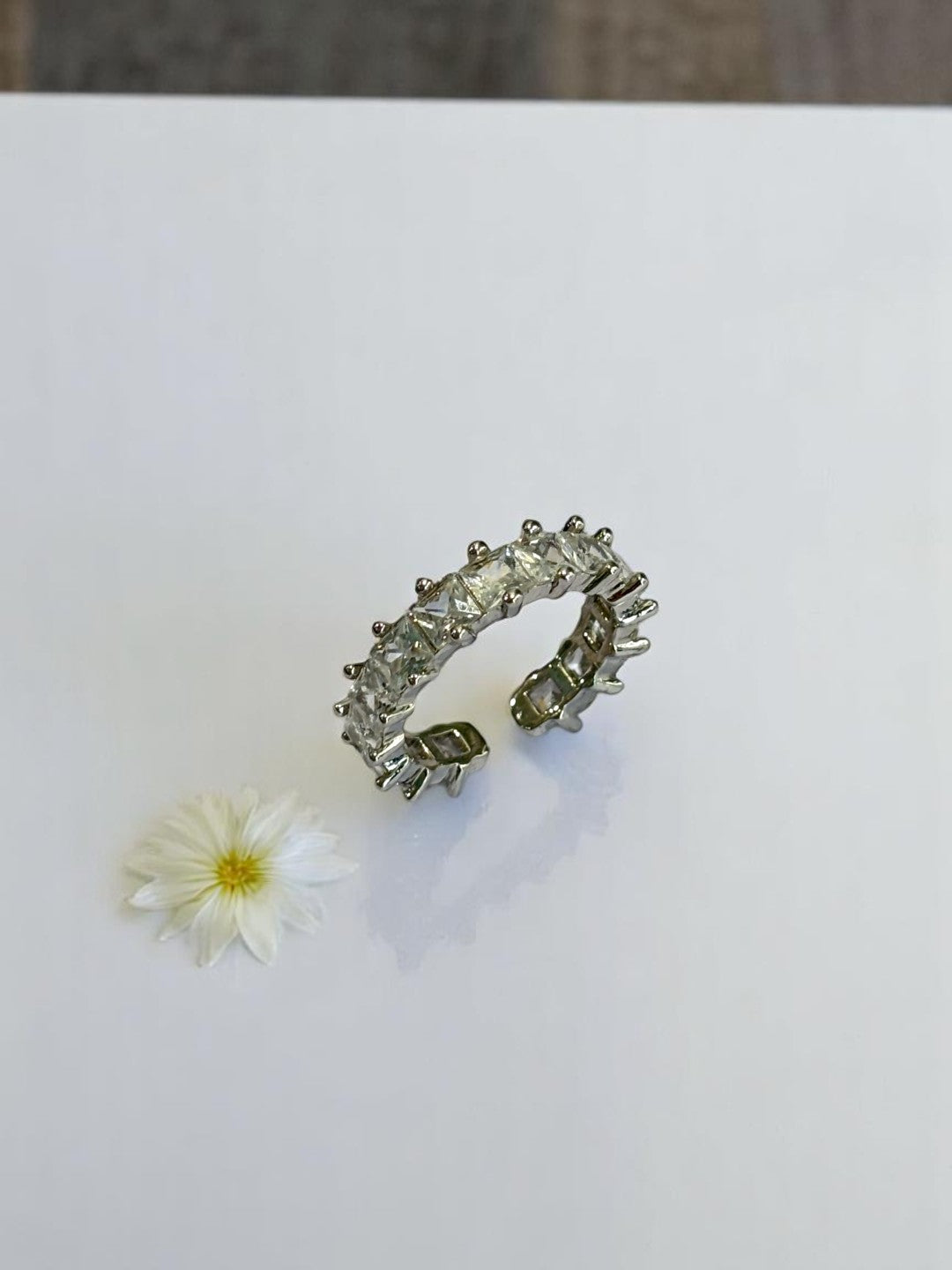 SILVER DIAMOND ITHIKA RING