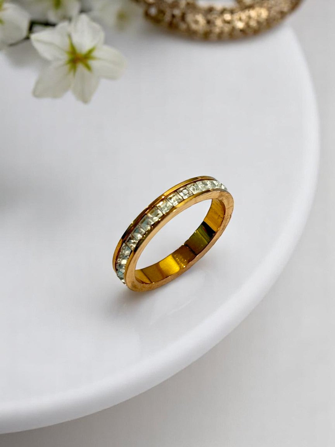 GOLDEN DIAMOND APEKSHA RING