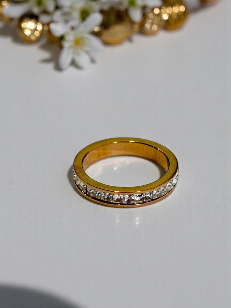 GOLDEN DIAMOND APEKSHA RING