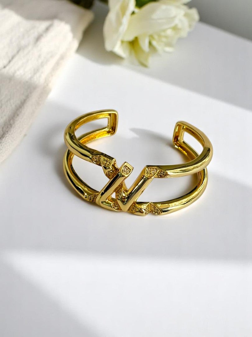GOLDEN LV THANIEL BRACELET (CUFF)