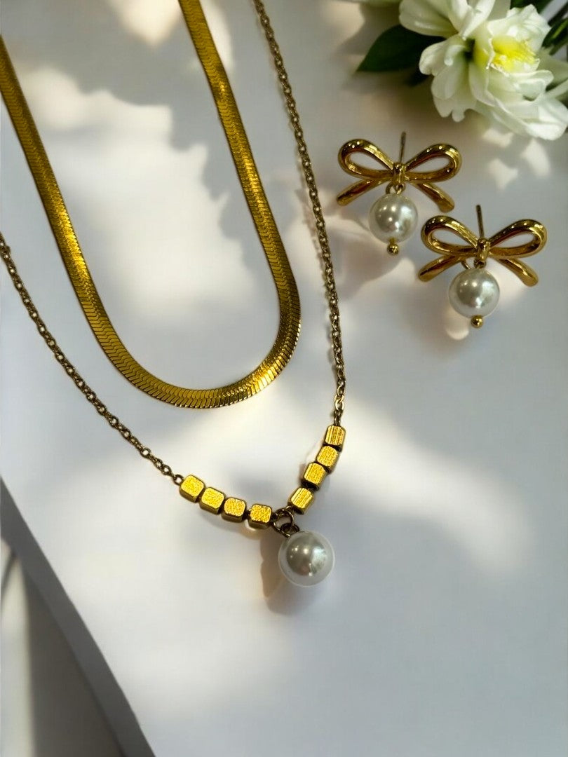 GOLDEN BOW PEARL IXIA NECKLACE AND EARRINGS (COMBO)