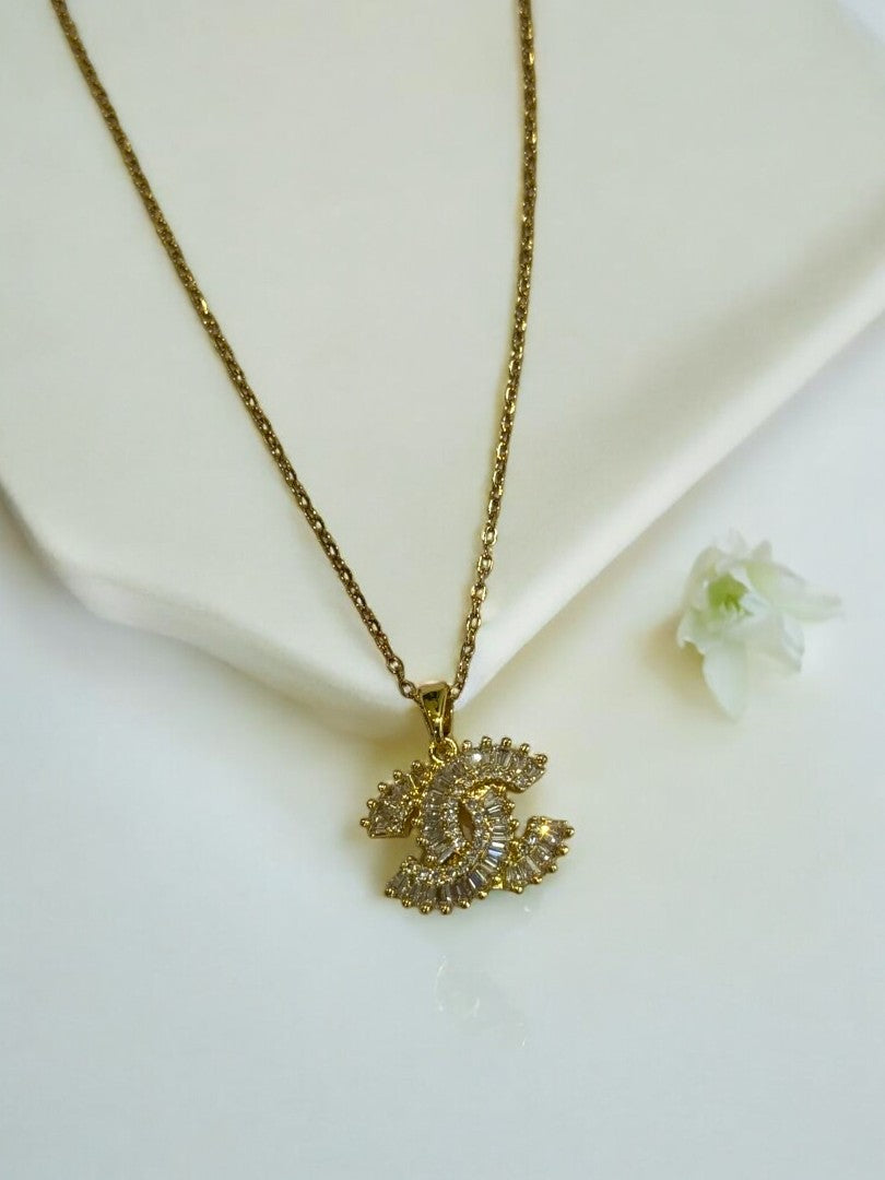 GOLDEN DIAMOND HEMIE NECKLACE