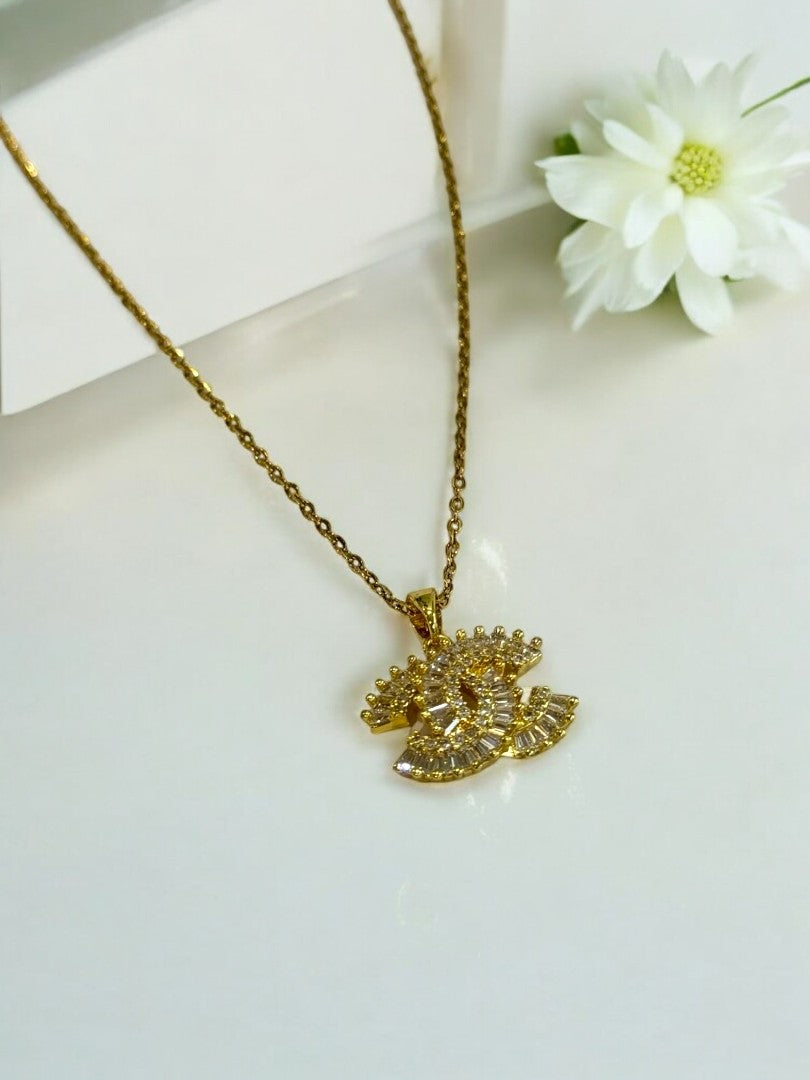 GOLDEN DIAMOND HEMIE NECKLACE