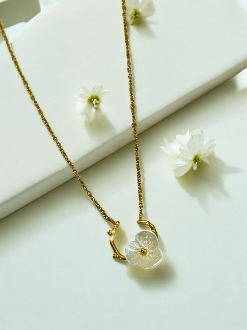 GOLDEN FLOWER BENSEN NECKLACE