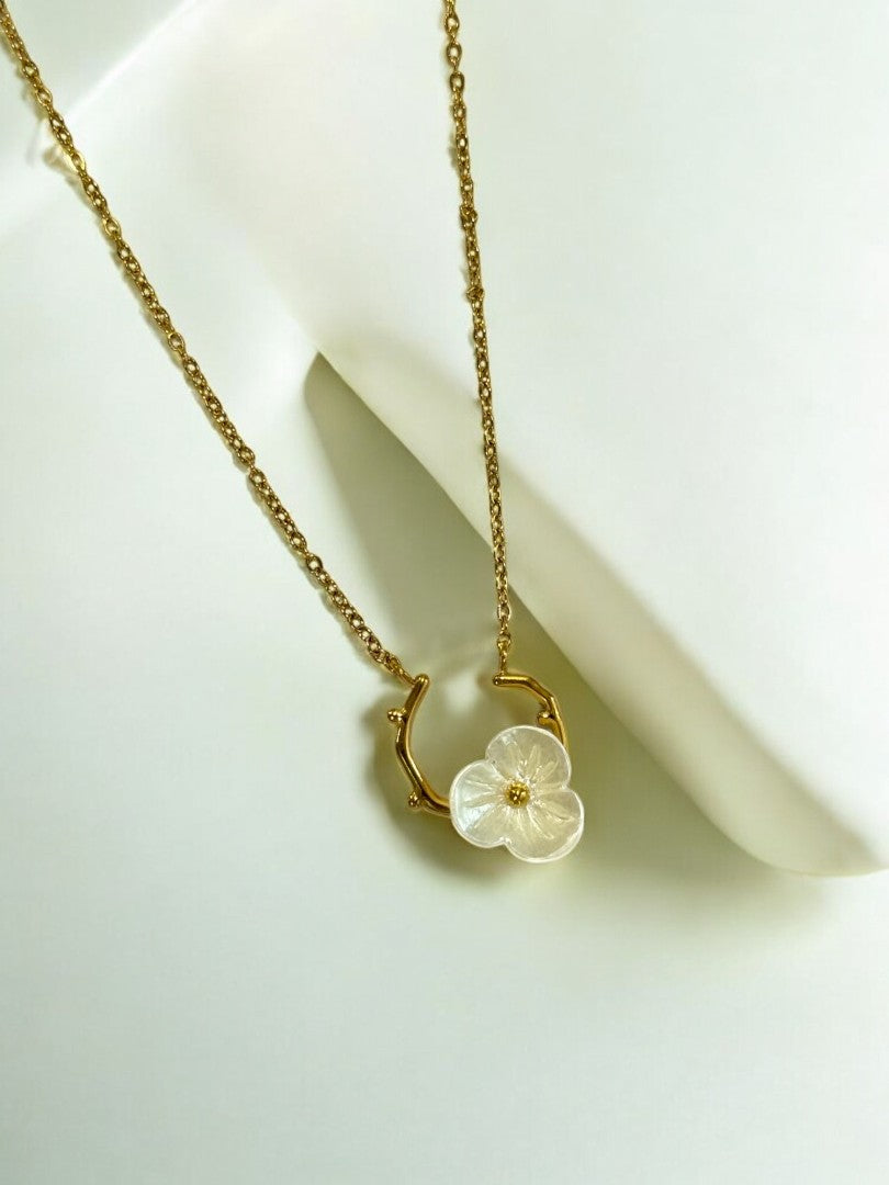GOLDEN FLOWER BENSEN NECKLACE