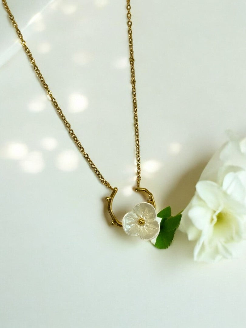 GOLDEN FLOWER BENSEN NECKLACE