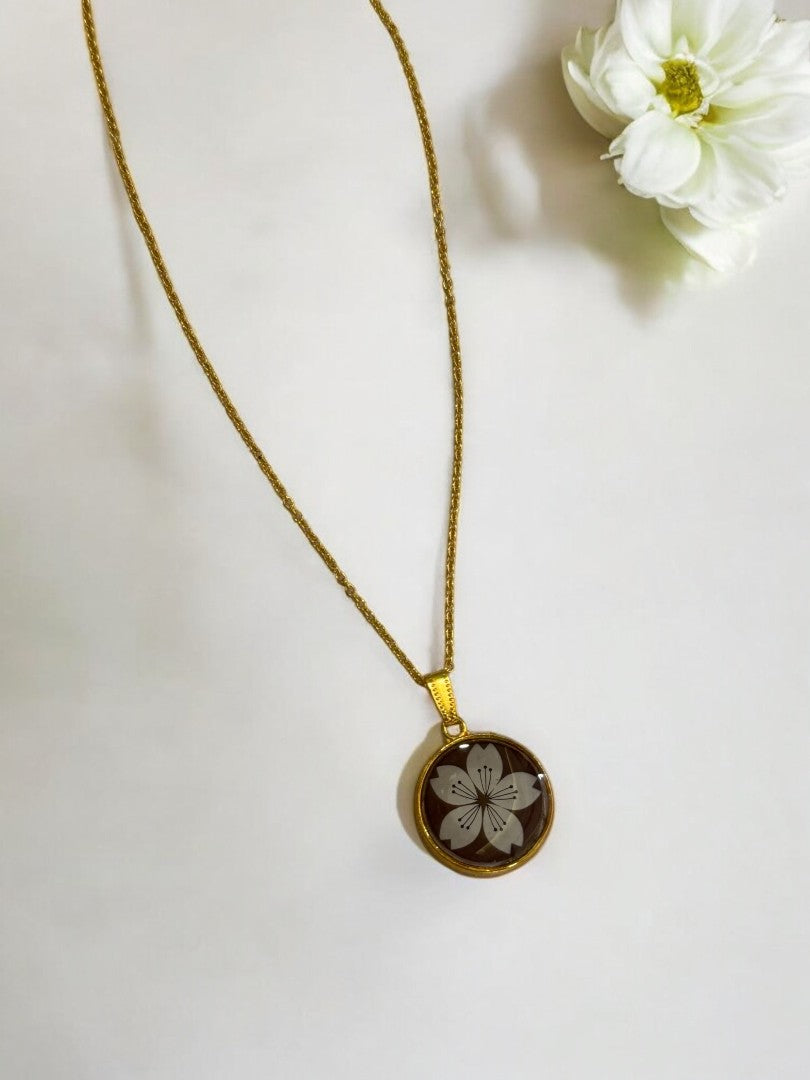 TATVIKA SIGNATURE RESIN NECKLACE