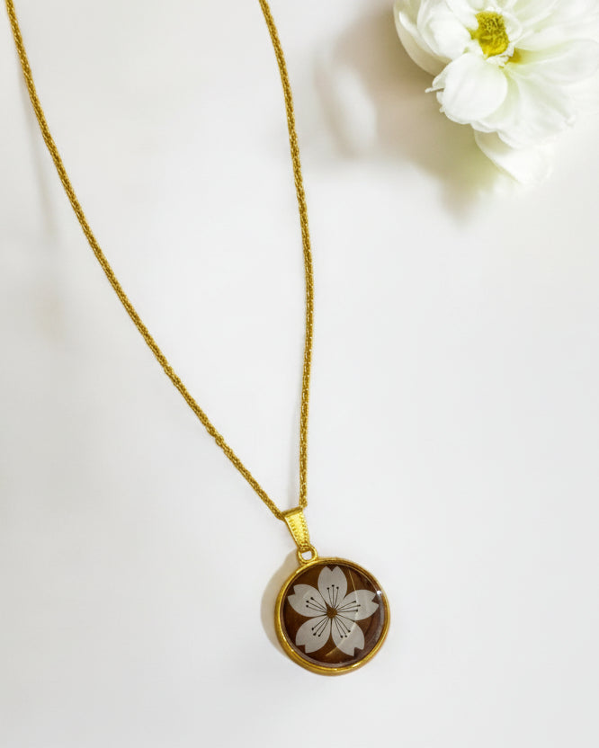 TATVIKA SIGNATURE RESIN NECKLACE