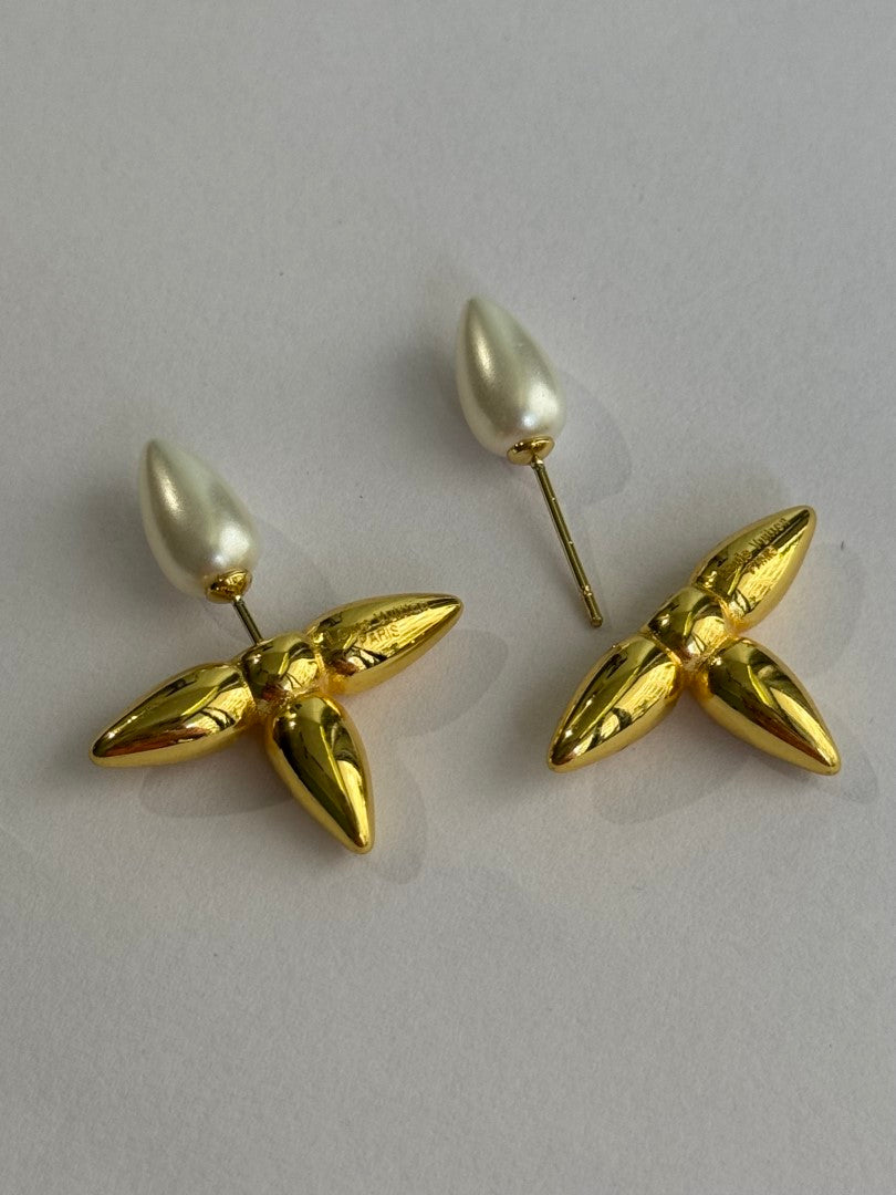 GOLDEN PEARL LV SETTIE EARRINGS