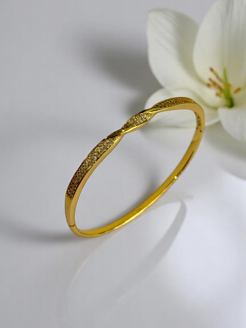 GOLDEN DIAMOND TWISTED KENNETH BRACELET