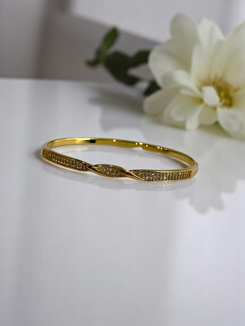 GOLDEN DIAMOND TWISTED KENNETH BRACELET