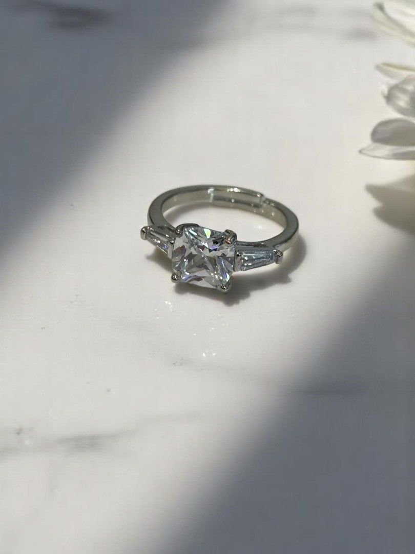 SILVER DIAMOND AMARI RING