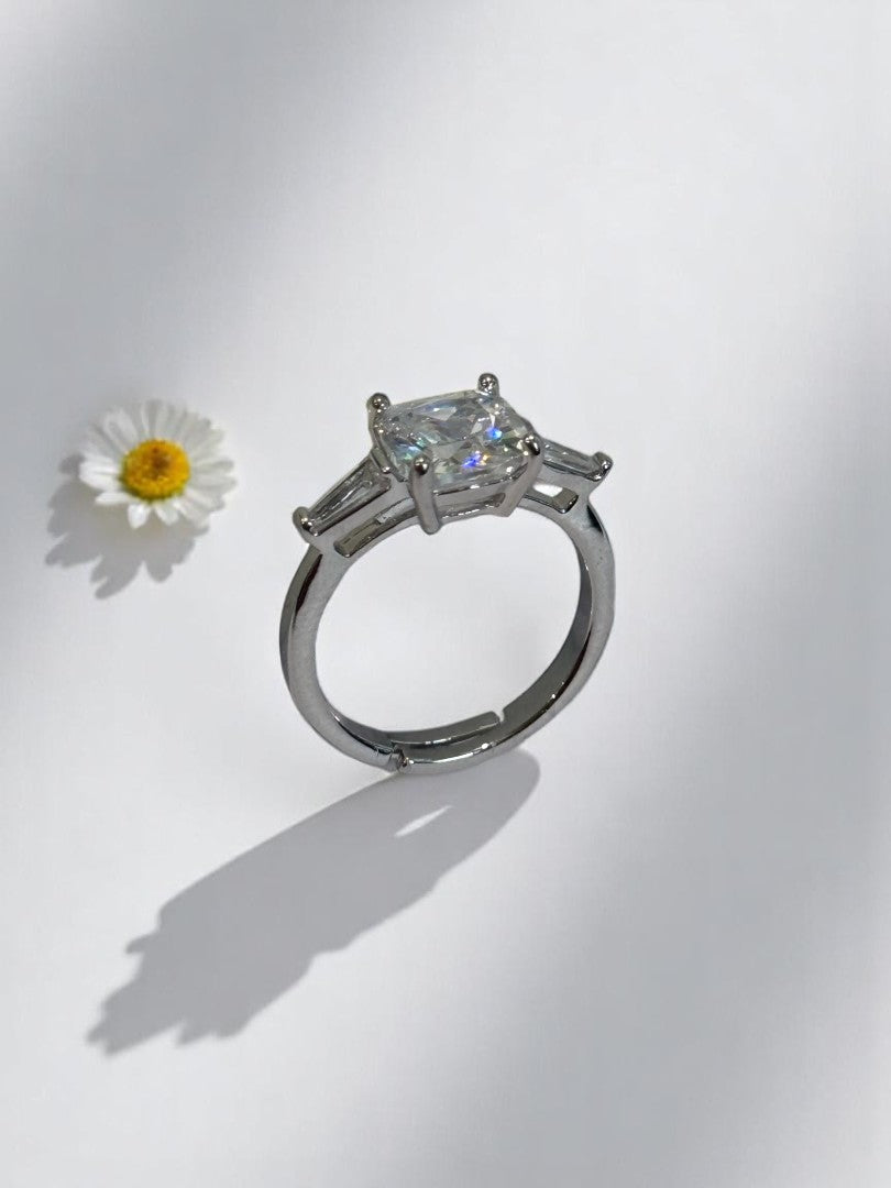 SILVER DIAMOND AMARI RING