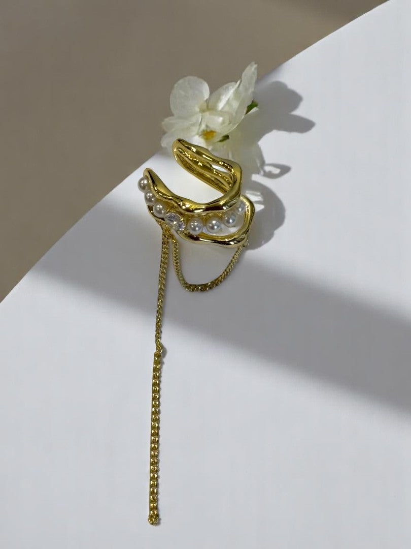 GOLDEN DIAMOND AND PEARL VINCENT EAR CUFF
