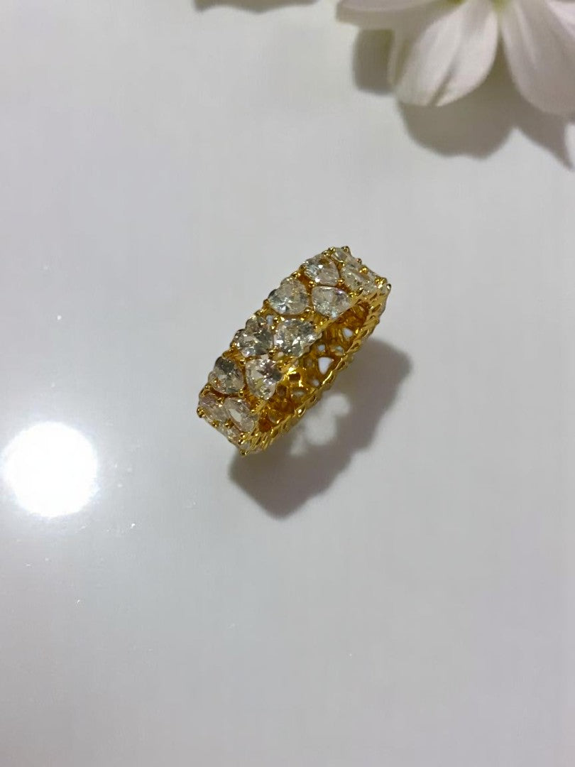 GOLDEN DIAMOND HEART MARCUS RING