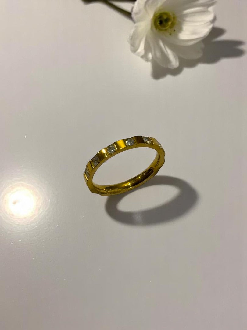 GOLDEN DIAMOND STEVEN RING