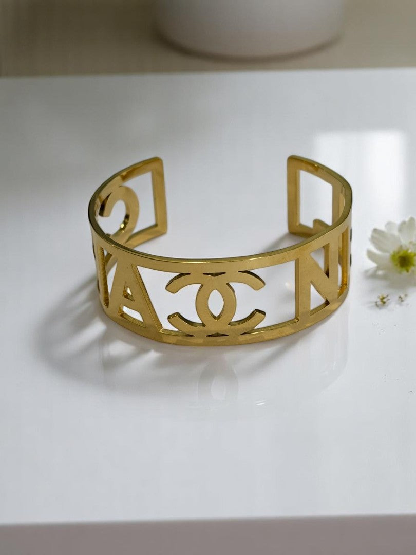 GOLDEN CHANEL FLOWER ENIX BRACELET (CUFF)